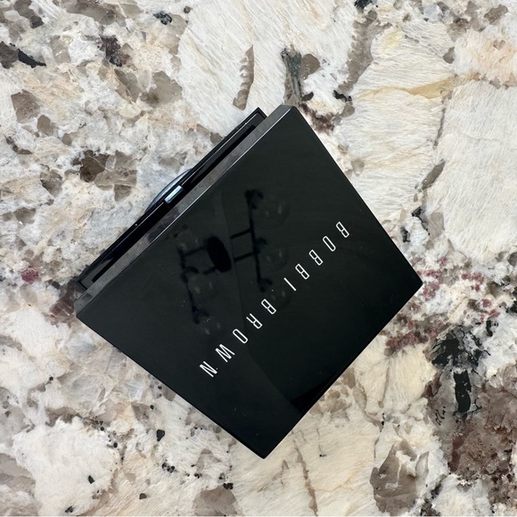 Bobbi Brown pink glow highlighter - Picture 2 of 4